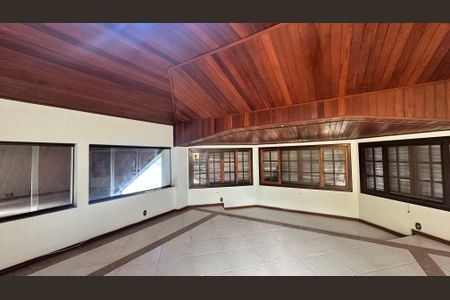 Casa de condomínio à venda com 600m², 6 quartos e 4 vagasSala intima