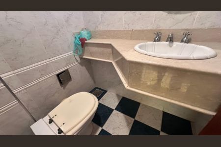 Casa de condomínio à venda com 600m², 6 quartos e 4 vagasLavabo