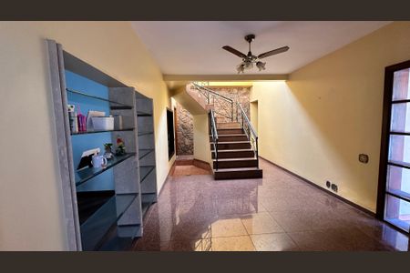 Casa de condomínio à venda com 600m², 6 quartos e 4 vagasSala