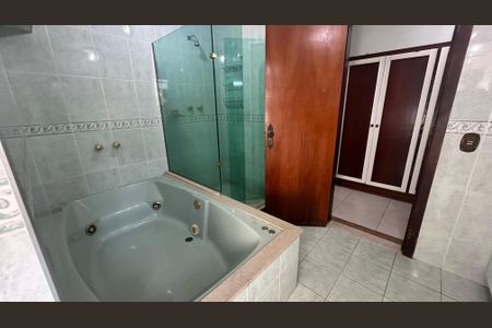Casa de condomínio à venda com 600m², 6 quartos e 4 vagasBanheiro quarto 5