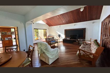 Casa de condomínio à venda com 600m², 6 quartos e 4 vagasSala