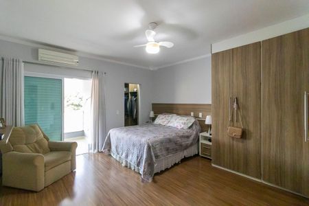 Casa à venda com 260m², 3 quartos e 4 vagasSuíte 1