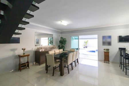 Casa à venda com 260m², 3 quartos e 4 vagasSala
