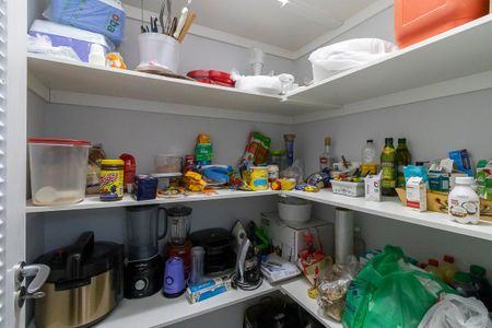 Casa à venda com 260m², 3 quartos e 4 vagasDespensa 