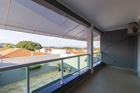 Casa à venda com 260m², 3 quartos e 4 vagasVaranda 