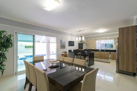 Casa à venda com 260m², 3 quartos e 4 vagasSala