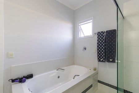 Casa à venda com 260m², 3 quartos e 4 vagasBanheiro Suíte 1