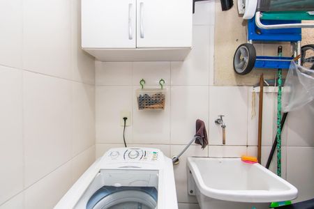 Casa à venda com 77m², 3 quartos e 1 vagaÁrea de Serviço