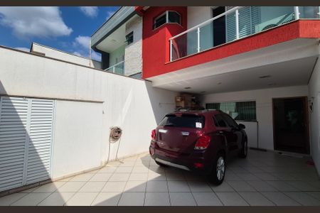 Casa à venda com 162m², 3 quartos e 4 vagas Casa à venda com 162m², 3 quartos e 4 vagasGaragem