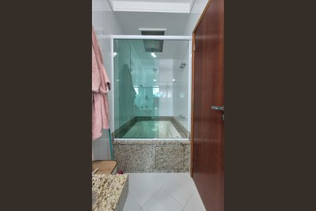 Casa à venda com 162m², 3 quartos e 4 vagas Casa à venda com 162m², 3 quartos e 4 vagasBanheiro da suíte