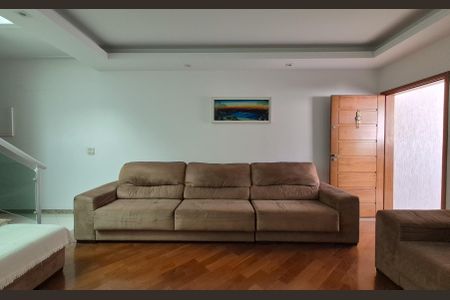 Casa à venda com 162m², 3 quartos e 4 vagas Casa à venda com 162m², 3 quartos e 4 vagasSala