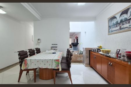 Casa à venda com 162m², 3 quartos e 4 vagas Casa à venda com 162m², 3 quartos e 4 vagasCozinha