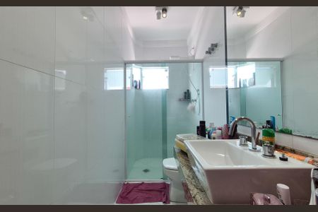 Casa à venda com 162m², 3 quartos e 4 vagas Casa à venda com 162m², 3 quartos e 4 vagasBanheiro da suíte