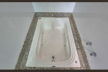 Casa à venda com 162m², 3 quartos e 4 vagas Casa à venda com 162m², 3 quartos e 4 vagasBanheiro da suíte