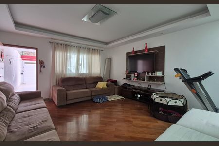 Casa à venda com 162m², 3 quartos e 4 vagas Casa à venda com 162m², 3 quartos e 4 vagasSala