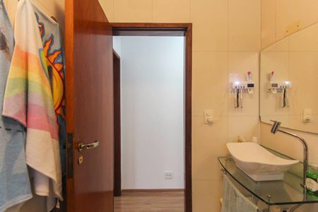 Casa à venda com 230m², 3 quartos e 2 vagasBanheiro