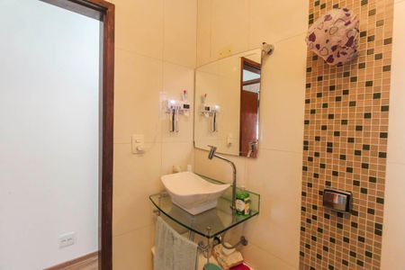 Casa à venda com 230m², 3 quartos e 2 vagasBanheiro