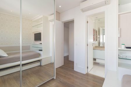 Apartamento à venda com 179m², 4 quartos e 3 vagas Apartamento à venda com 179m², 4 quartos e 3 vagasSuíte 2