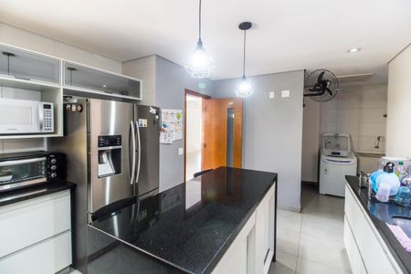 Casa à venda com 425m², 4 quartos e 2 vagas Casa à venda com 425m², 4 quartos e 2 vagasCozinha