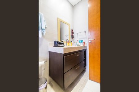 Casa à venda com 425m², 4 quartos e 2 vagas Casa à venda com 425m², 4 quartos e 2 vagasBanheiro da Suíte 1