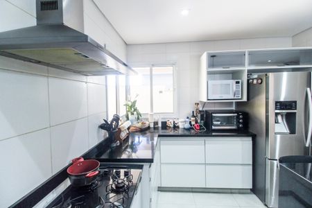 Casa à venda com 425m², 4 quartos e 2 vagas Casa à venda com 425m², 4 quartos e 2 vagasCozinha