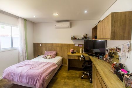 Casa à venda com 425m², 4 quartos e 2 vagas Casa à venda com 425m², 4 quartos e 2 vagasSuíte 4