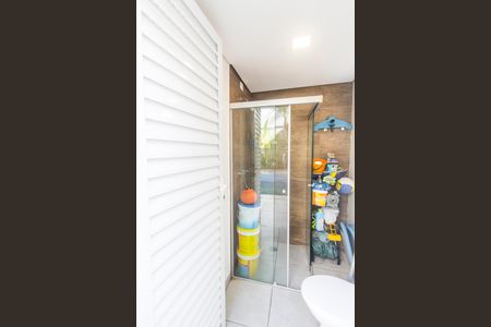 Casa à venda com 425m², 4 quartos e 2 vagas Casa à venda com 425m², 4 quartos e 2 vagasPiscina - Banheiro