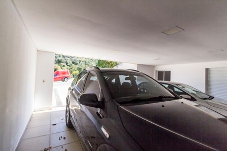 Casa à venda com 425m², 4 quartos e 2 vagas Casa à venda com 425m², 4 quartos e 2 vagasGaragem