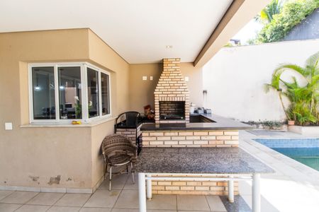 Casa à venda com 425m², 4 quartos e 2 vagas Casa à venda com 425m², 4 quartos e 2 vagasVaranda gourmet