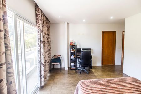 Casa à venda com 425m², 4 quartos e 2 vagas Casa à venda com 425m², 4 quartos e 2 vagasSuíte 1