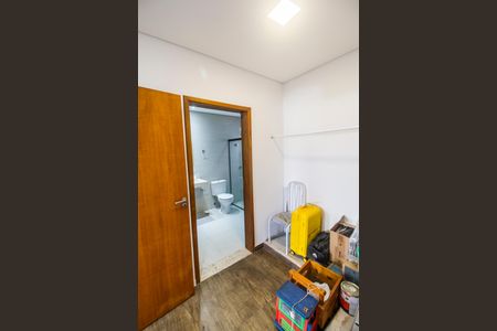 Casa à venda com 425m², 4 quartos e 2 vagas Casa à venda com 425m², 4 quartos e 2 vagasCloset da suíte 3