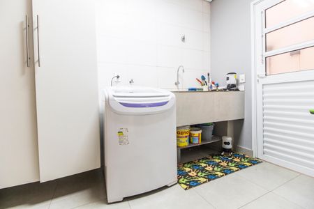 Casa à venda com 425m², 4 quartos e 2 vagas Casa à venda com 425m², 4 quartos e 2 vagasÁrea de Serviço