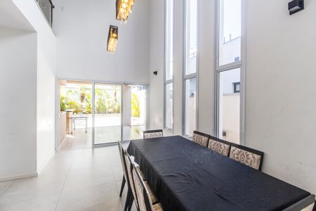 Casa à venda com 425m², 4 quartos e 2 vagas Casa à venda com 425m², 4 quartos e 2 vagasSala de Estar