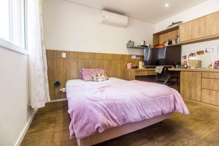 Casa à venda com 425m², 4 quartos e 2 vagas Casa à venda com 425m², 4 quartos e 2 vagasSuíte 4