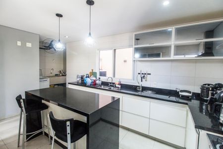 Casa à venda com 425m², 4 quartos e 2 vagas Casa à venda com 425m², 4 quartos e 2 vagasCozinha