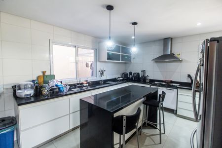 Casa à venda com 425m², 4 quartos e 2 vagas Casa à venda com 425m², 4 quartos e 2 vagasCozinha