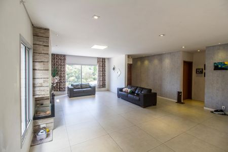 Casa à venda com 425m², 4 quartos e 2 vagas Casa à venda com 425m², 4 quartos e 2 vagasSala de Estar