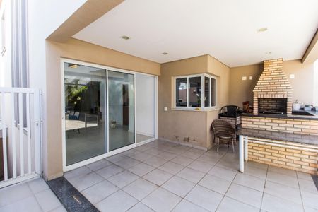 Casa à venda com 425m², 4 quartos e 2 vagas Casa à venda com 425m², 4 quartos e 2 vagasVaranda gourmet