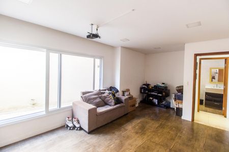 Casa à venda com 425m², 4 quartos e 2 vagas Casa à venda com 425m², 4 quartos e 2 vagasEscritório