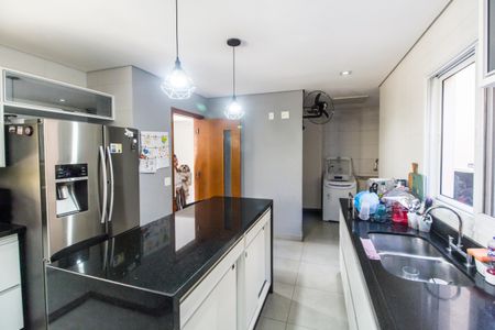 Casa à venda com 425m², 4 quartos e 2 vagas Casa à venda com 425m², 4 quartos e 2 vagasCozinha