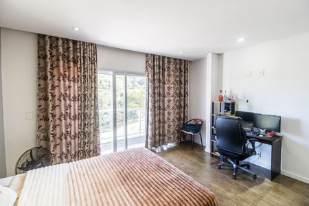 Casa à venda com 425m², 4 quartos e 2 vagas Casa à venda com 425m², 4 quartos e 2 vagasSuíte 1