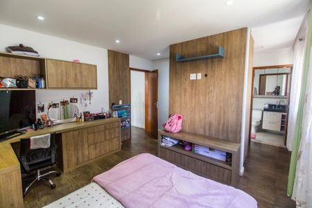 Casa à venda com 425m², 4 quartos e 2 vagas Casa à venda com 425m², 4 quartos e 2 vagasSuíte 4