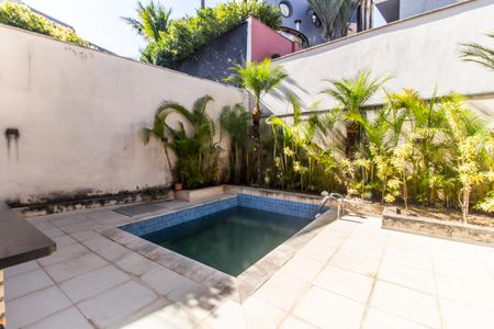 Casa à venda com 425m², 4 quartos e 2 vagas Casa à venda com 425m², 4 quartos e 2 vagasPiscina