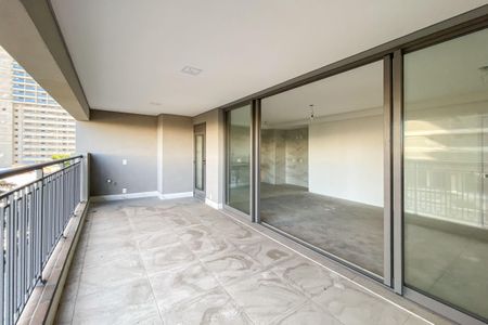 Apartamento à venda com 125m², 3 quartos e 2 vagas Apartamento à venda com 125m², 3 quartos e 2 vagasVaranda