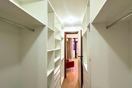 Apartamento à venda com 167m², 3 quartos e 2 vagasCloset da suíte