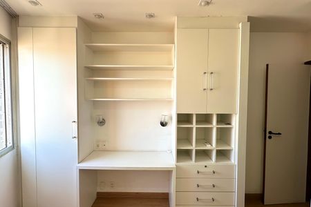 Apartamento à venda com 167m², 3 quartos e 2 vagasQuarto 2