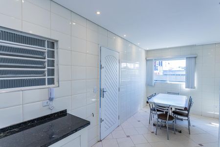 Casa para alugar com 113m², 2 quartos e 1 vaga Casa para alugar com 113m², 2 quartos e 1 vagaCopa e cozinha