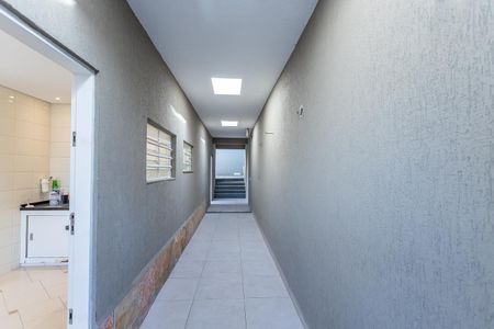 Casa para alugar com 113m², 2 quartos e 1 vaga Casa para alugar com 113m², 2 quartos e 1 vagaCorredor compartilhado