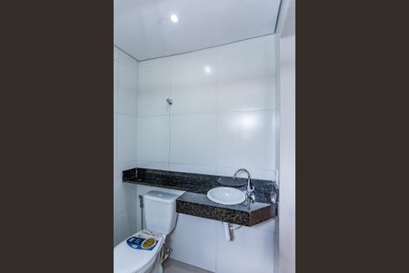 Casa para alugar com 51m², 2 quartos e 1 vaga Casa para alugar com 51m², 2 quartos e 1 vagaBanheiro social