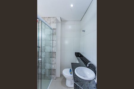 Casa para alugar com 51m², 2 quartos e 1 vaga Casa para alugar com 51m², 2 quartos e 1 vagaBanheiro social